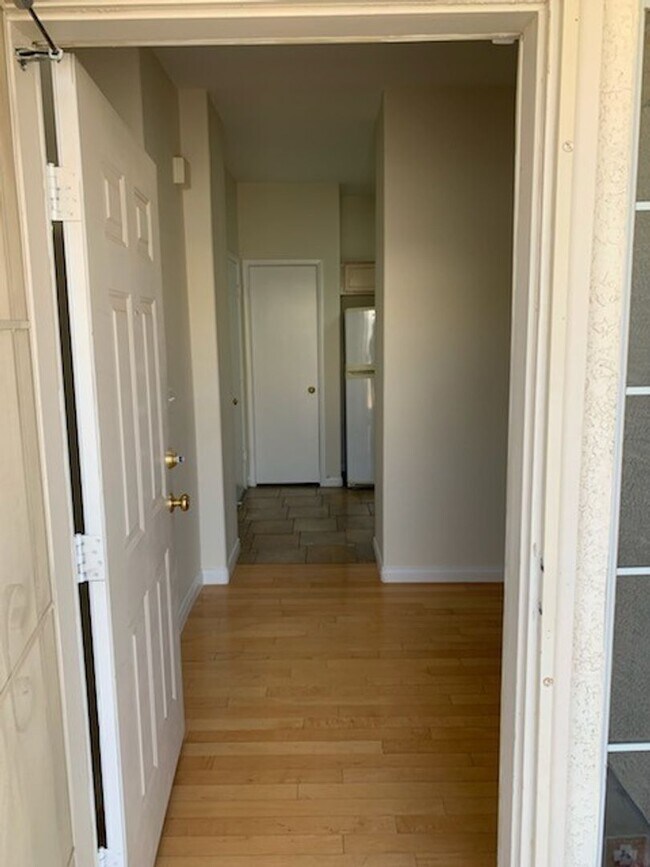 Building Photo - Amazing 2 bedroom Home- NW
