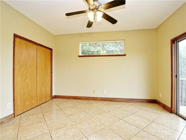Building Photo - 605 Echo Dr