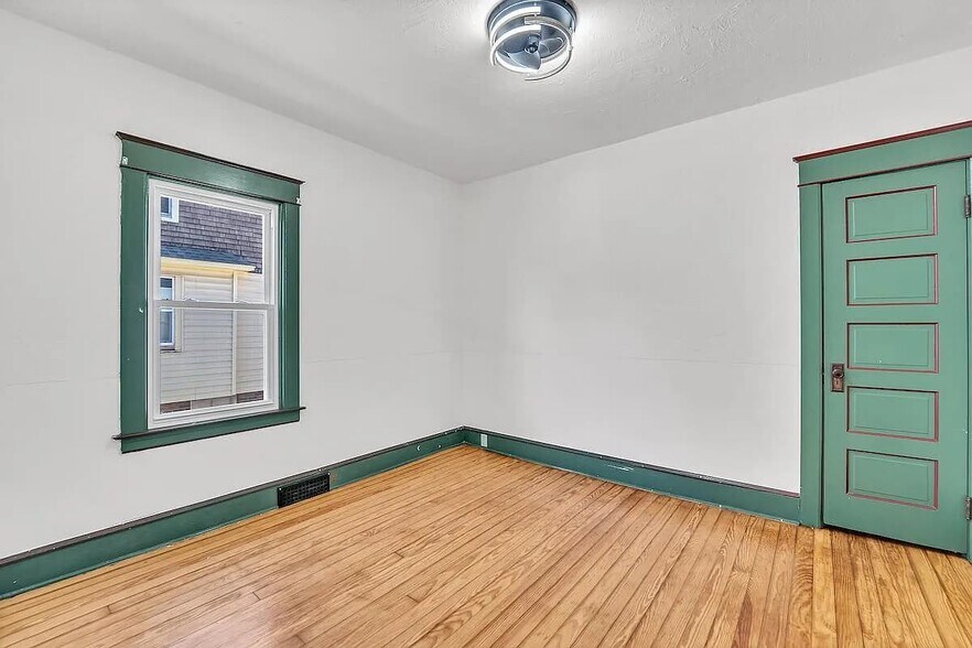 Building Photo - 1227 Bluff Ave