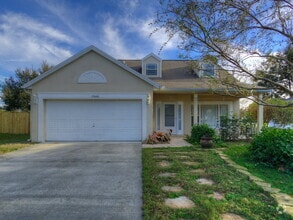 Building Photo - 13640 Meadowpark Ave