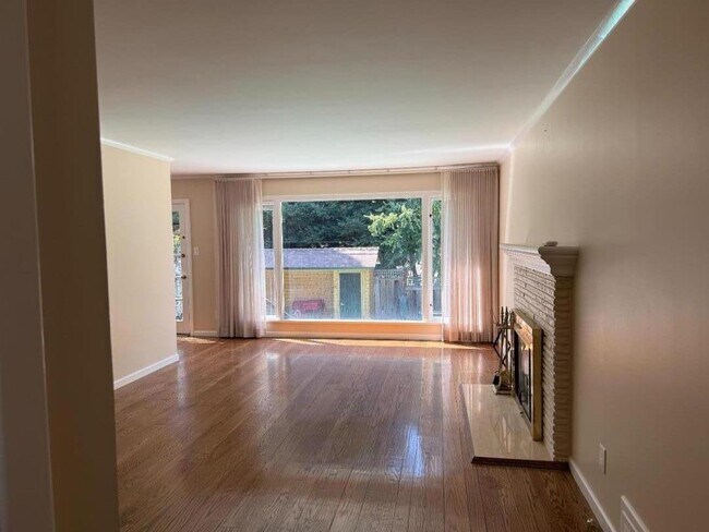 Building Photo - 1508 Davis Dr
