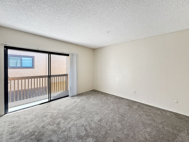 Building Photo - Beautiful 2B/1.5BA Condo in Mira Mesa!