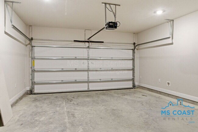 Building Photo - 5723 Overland Dr