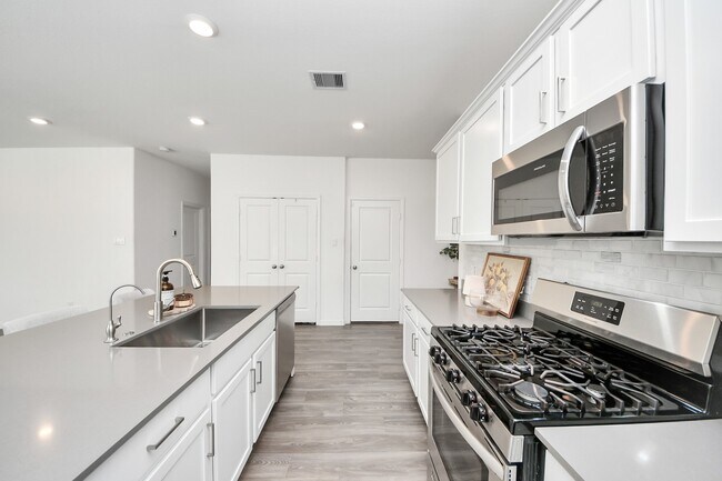 Building Photo - 2302 Dewford Fls Dr