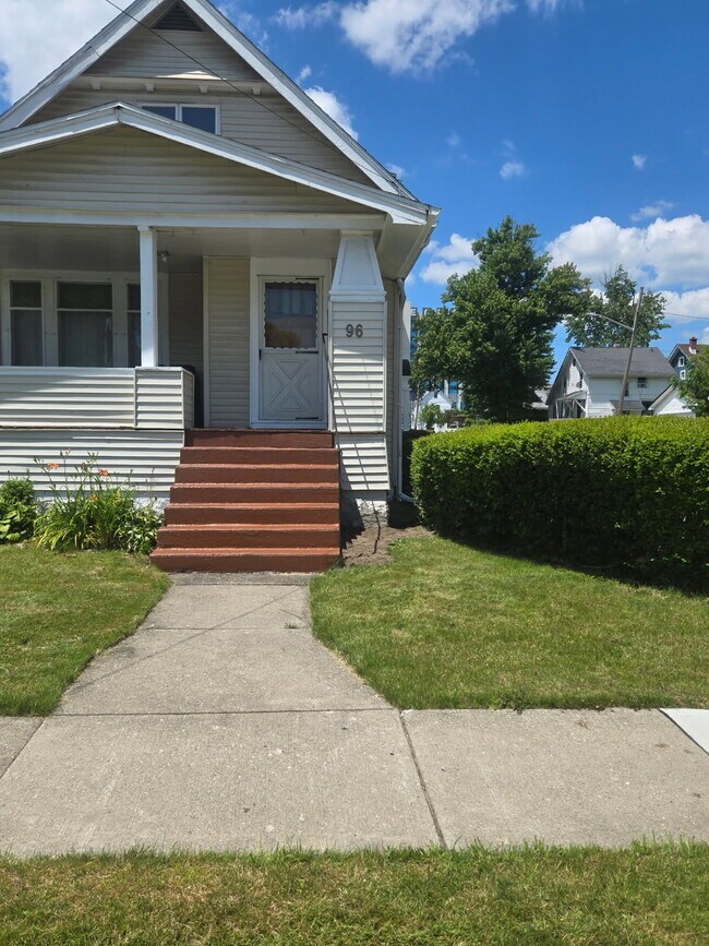 Building Photo - 96 Deerfield Ave