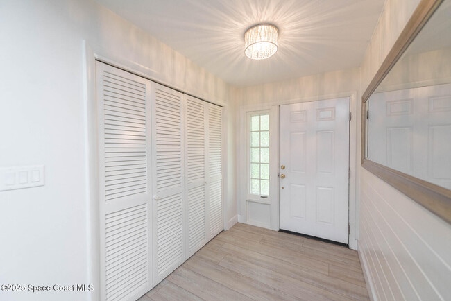Building Photo - 508 Poinsettia Rd
