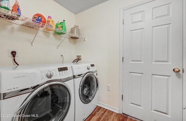 Building Photo - 1652 La Maderia Dr