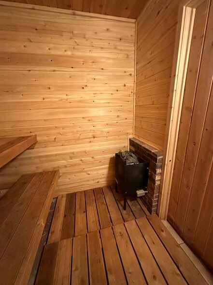 Building Photo - 8037 E Shore Dr