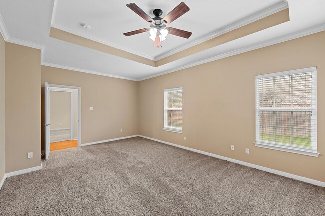 Building Photo - AVAILABLE NOW! Beautiful 3 bedroom townhome located in Waco!