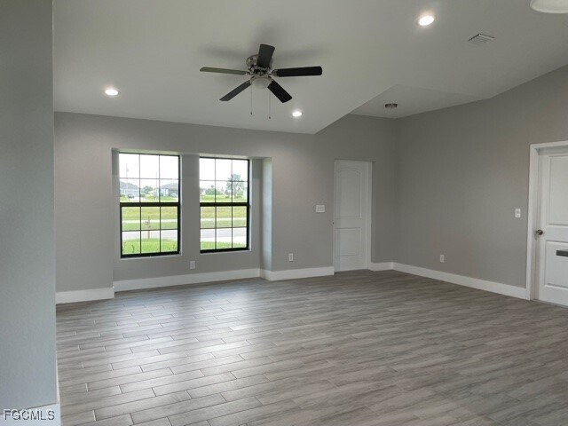 Building Photo - 321 Kismet Pkwy W