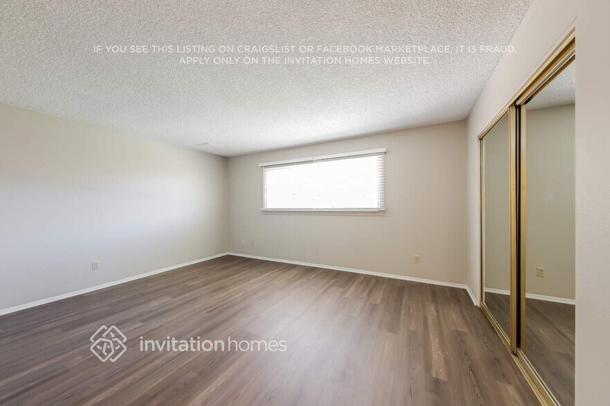 Building Photo - 5043 W Frier Dr