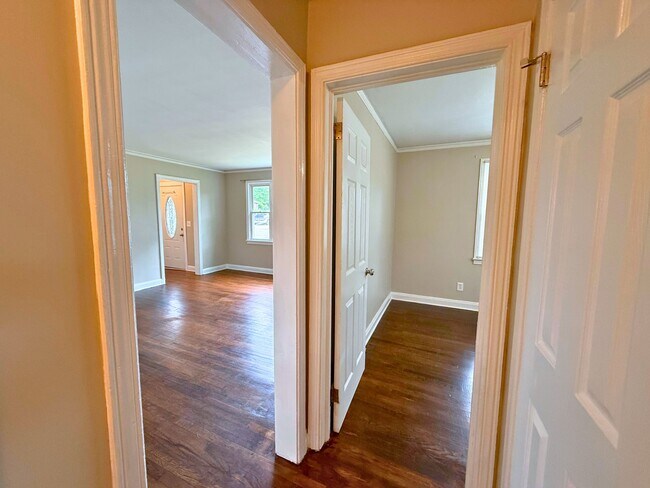 Building Photo - 12 Templewood Dr