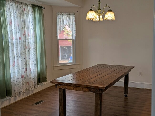 Building Photo - 705 E State St