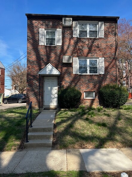 Building Photo - 657 Childs Ave