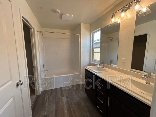 Building Photo - 38 River Oak Ct