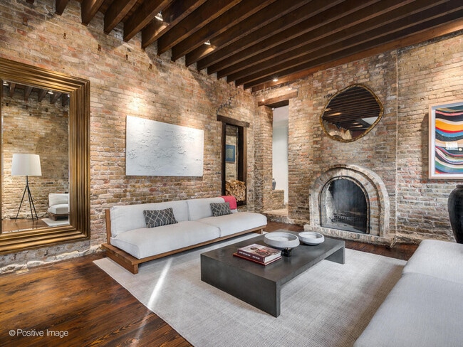 Building Photo - 844 W Altgeld St