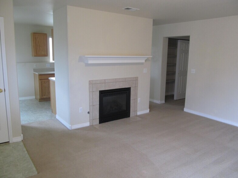 Building Photo - 4006 Cheyenne St #A