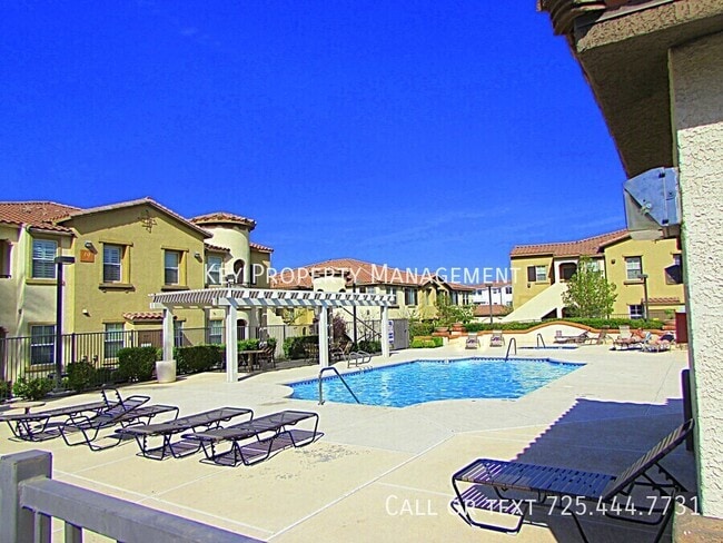 Building Photo - 3 BEDROOM 2 BATH HENDERSON CONDO WITH 1 CA...