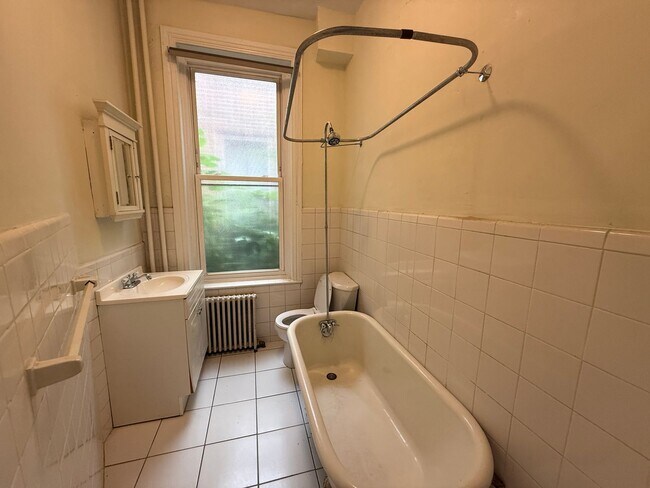 Building Photo - Newly Renovated Apartment in Brewerytown
