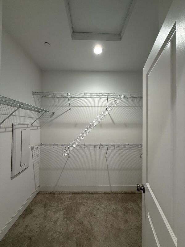 Building Photo - 1922 Willow St