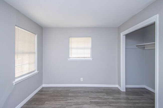 Building Photo - Charming 3-Bedroom Home with Large Fenced Backyard in Little Rock!
