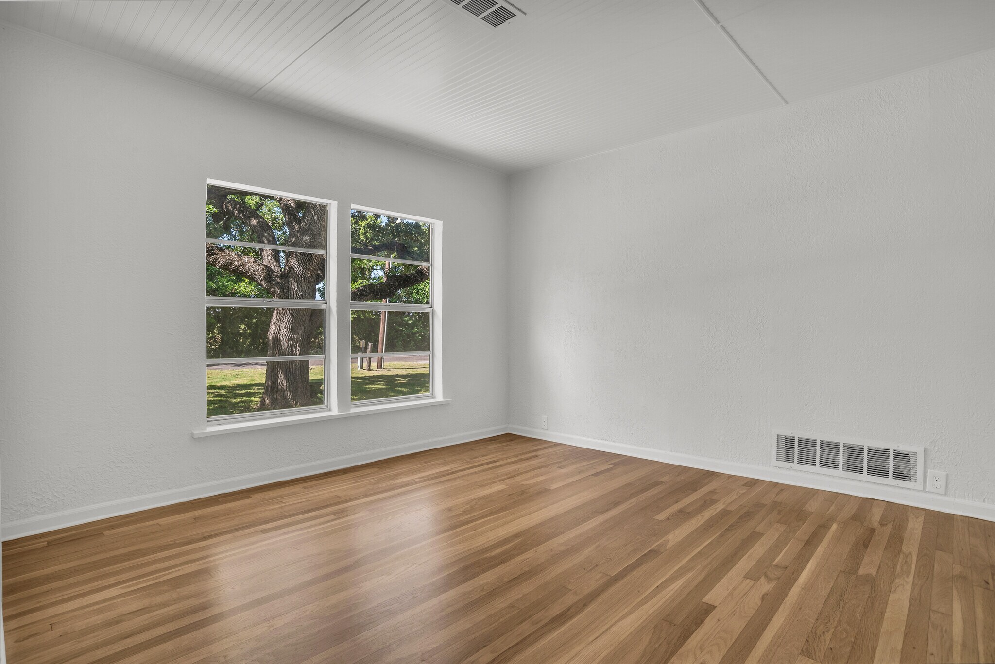 Building Photo - 1403 Harpole Rd E