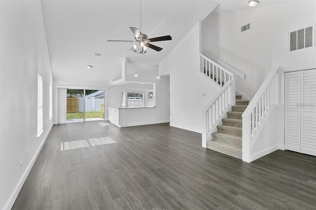 Building Photo - 8748 Exposition Dr