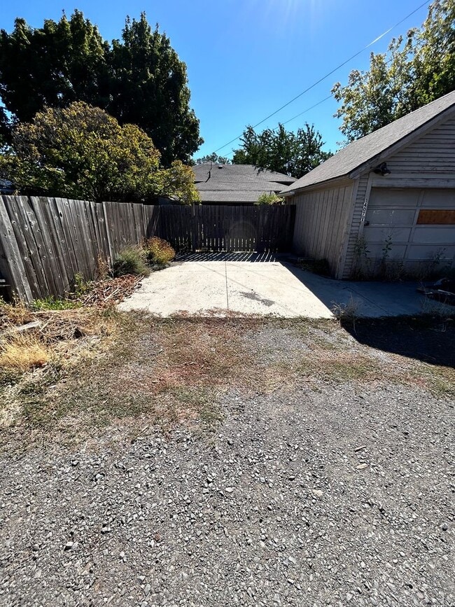 Building Photo - 1407 X Ave