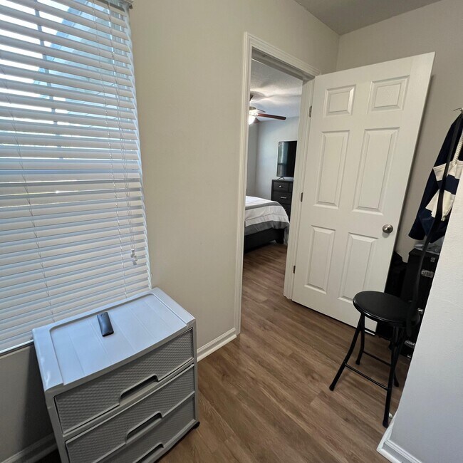 Closet Master Room - 4252 Adirolf Rd