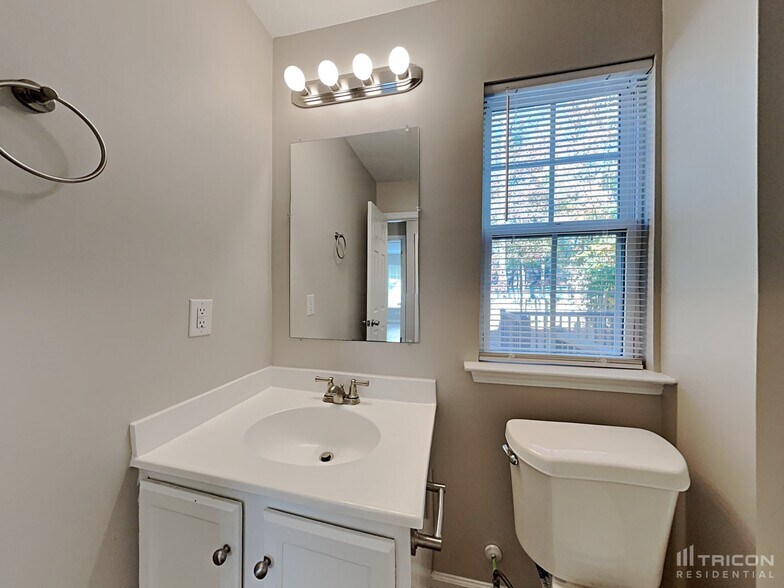 Building Photo - 124 Red Feather Ct