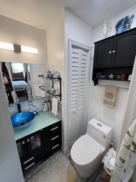 Building Photo - 2411 Patane Ave