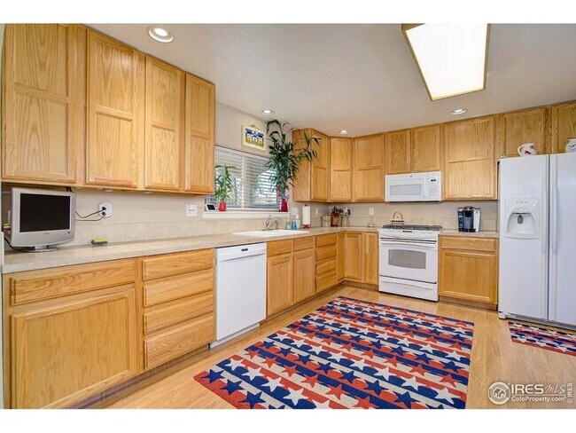Building Photo - 2616 E Vine Dr