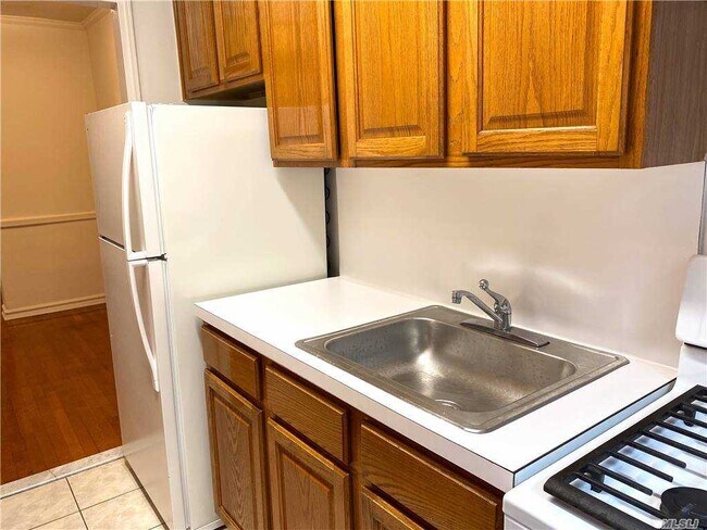 Building Photo - 68-38 Yellowstone Blvd