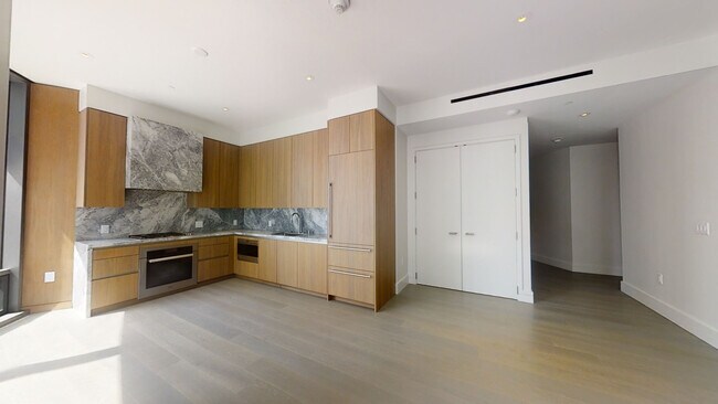 Building Photo - 2025 Avenue of the Stars