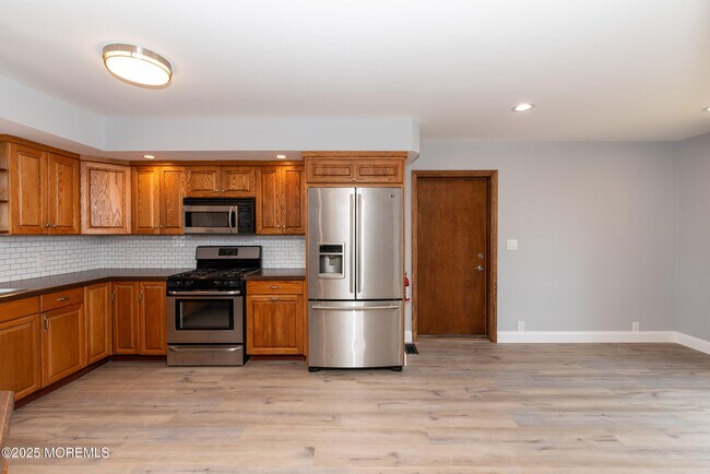 Building Photo - 813 Cable Dr