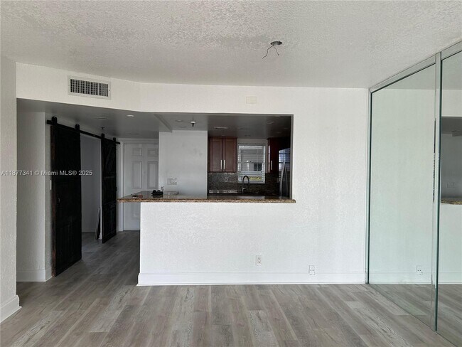 Building Photo - 3100 W Rolling Hills Cir