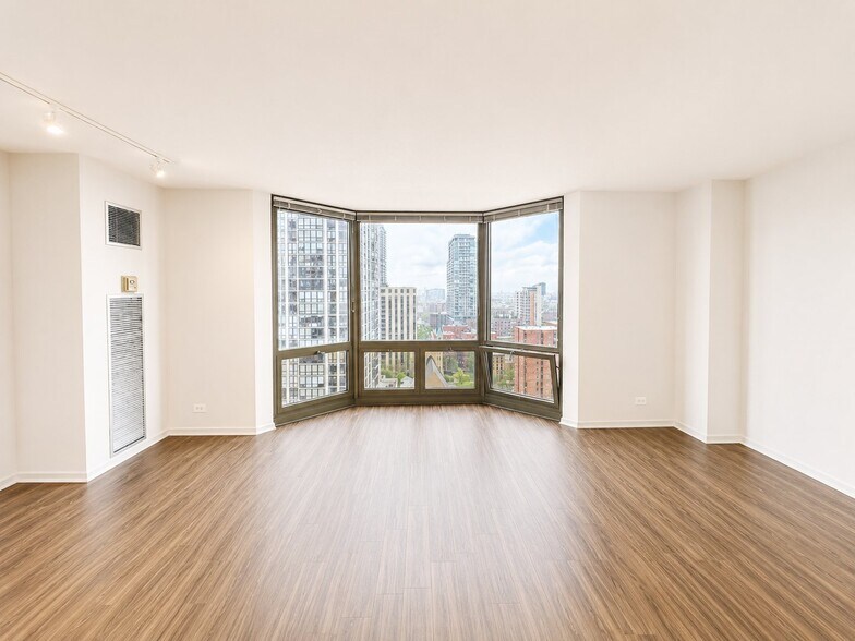 Building Photo - 1122 N Dearborn St