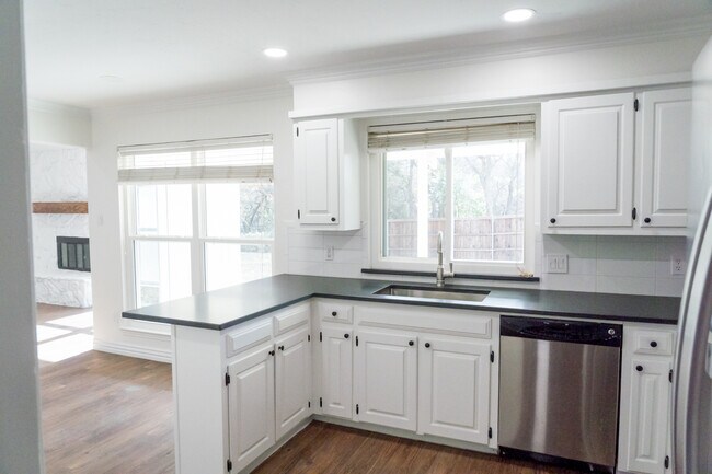 Building Photo - 2861 Panhandle Dr