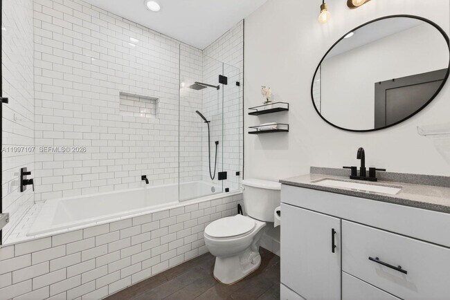 Building Photo - 1126 NE 16th Ct