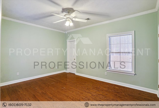 Building Photo - Cute, Comfortable and Convenient!