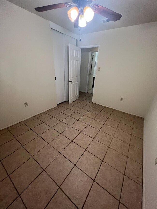 Building Photo - 9243 Strausbourge