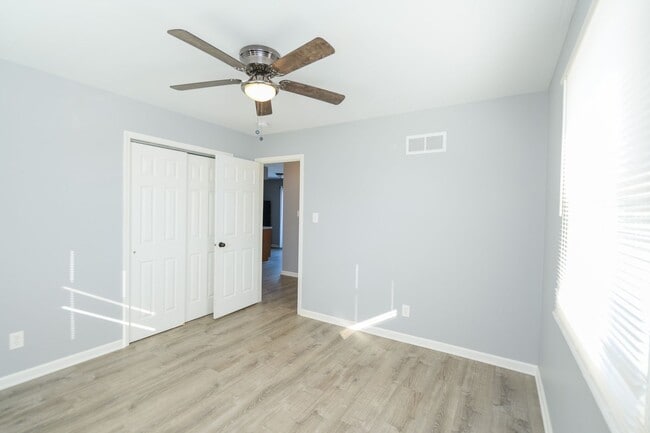 Building Photo - 5266-68 Plaza Ave