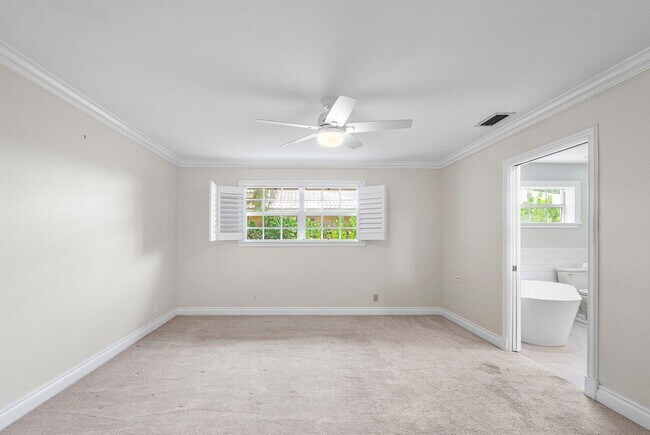 Building Photo - 222 Fairway W