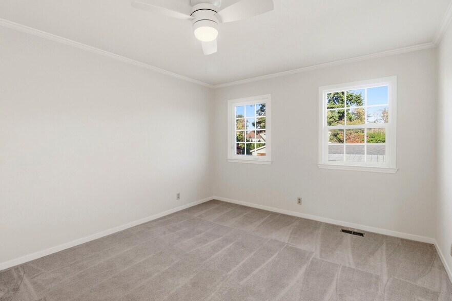 Building Photo - 740 Laurel Ave