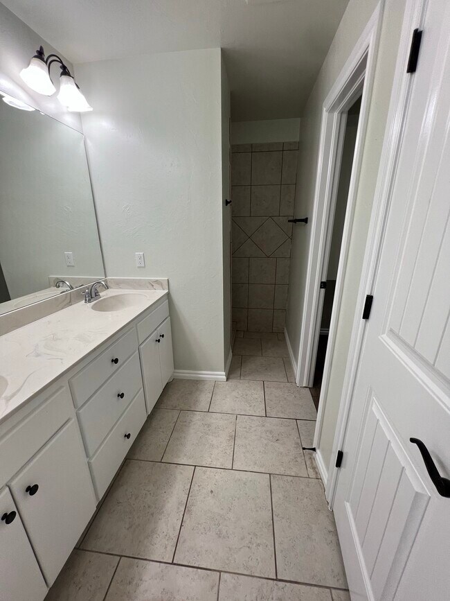 Building Photo - 3104 Woodcrest Creek Dr