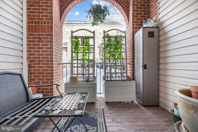 Building Photo - 4951 Brenman Park Dr