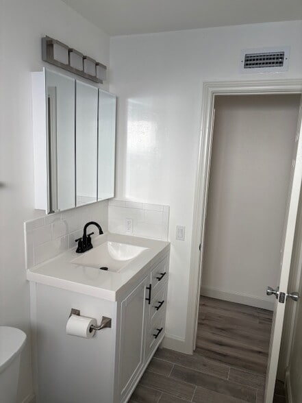 Building Photo - 275 Mesa Dr