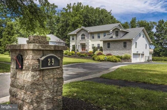 Building Photo - 29 S Elmwood Rd