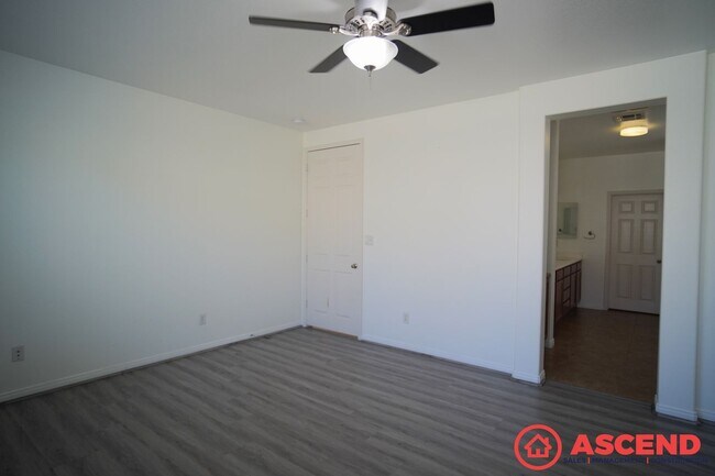 Building Photo - Beautiful 4 Bedroom in Southwest!
