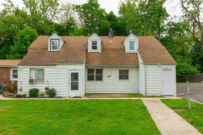 Primary Photo - 174 Mills Pond Rd